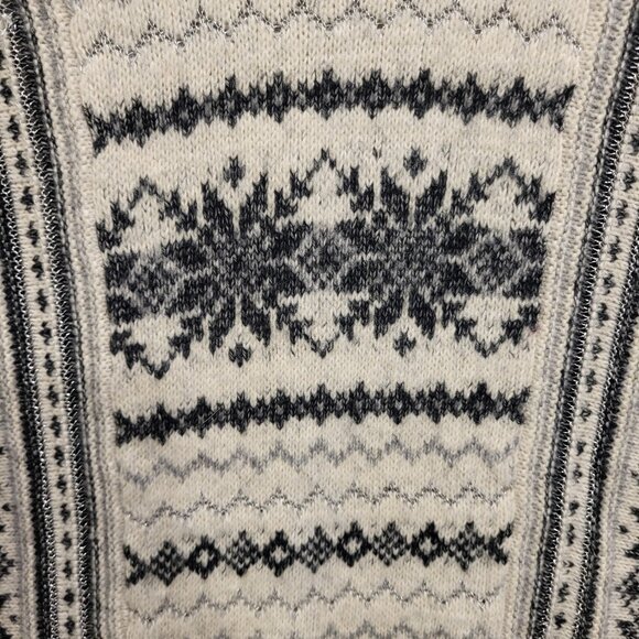 Cabi Fair Isle Pullover Sweater Womens Size Small Snowflake Metallic Cozy Comfy - Picture 3 of 9